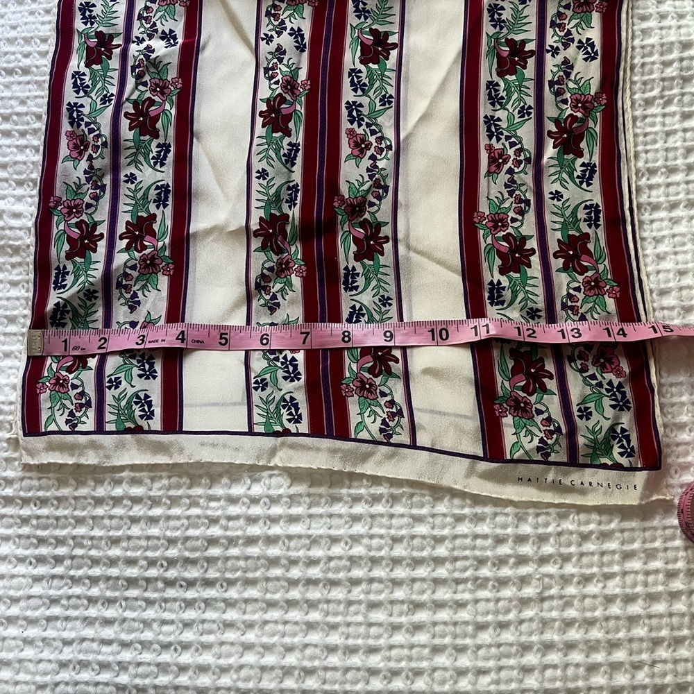 Gorgeous Vintage Hattie Carnegie Oblong White Green Purple and Burgundy Scarf - Picture 8 of 10
